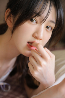 男生亲女生全身的视频